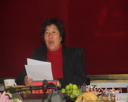 尚东红主持召开基层人大代表座谈会